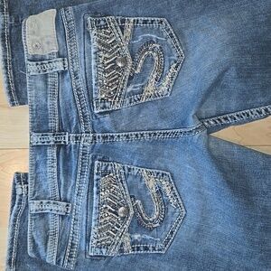 Silver jeans capris 🔥🔥Suki Mid Capri Super Stretch W30 L23